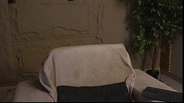 Logan Varela online show from September 30, 1:05 pm