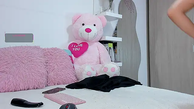 Snapshot of Queen_Antonella_Oficial chatting on January 14, 10:36 pm Queen Antonella Oficial online show from January 14, 10:36 pm