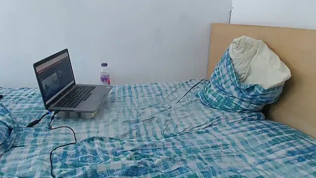 erikamavrik online show from November 11, 7:30 am