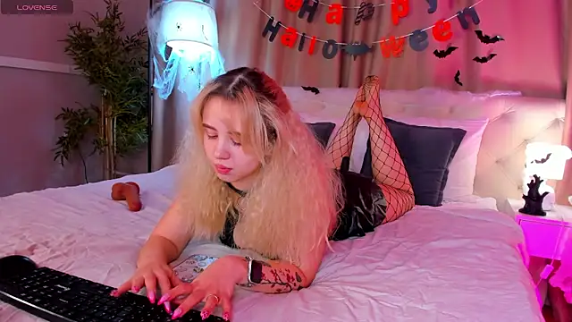 Snapshot of Valerie_Woods chatting on November 2, 1:08 am Valerie Woods online show from November 2, 1:08 am