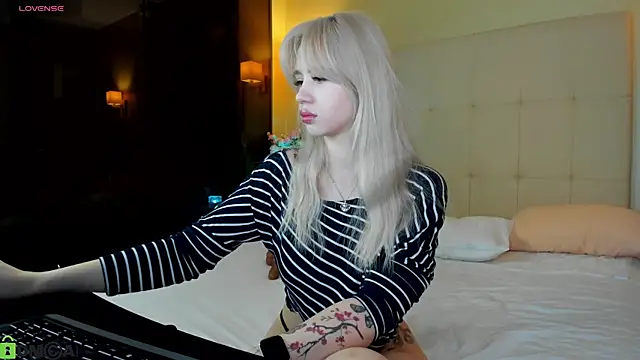 Valerie Woods online show from February 23, 12:52 am