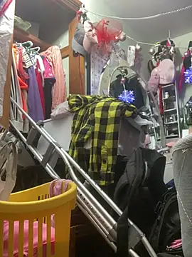 gurlnips online show from February 28, 8:20 am