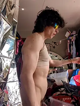 gurlnips online show from March 5, 8:21 pm