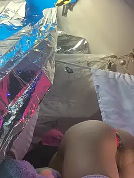 gurlnips online show from March 11, 7:04 am