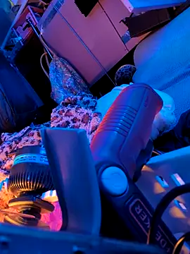 gurlnips online show from September 13, 2:55 am