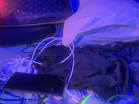 gurlnips online show from September 13, 3:01 pm