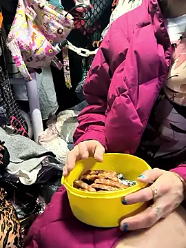 gurlnips online show from February 20, 11:43 am