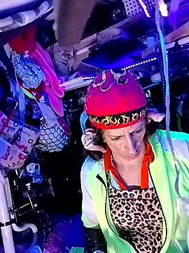 gurlnips online show from March 20, 1:43 am