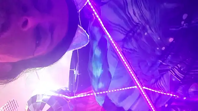 gurlnips online show from March 29, 5:40 am