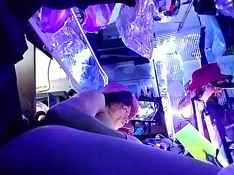 gurlnips online show from April 9, 7:08 pm