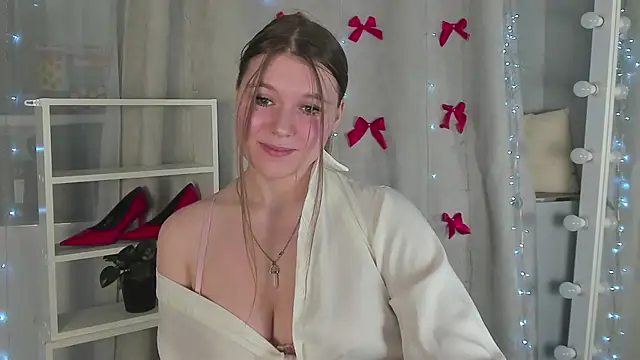 Snapshot of Rebecca_Kelly chatting on January 5, 6:35 pm Rebecca Kelly online show from January 5, 6:35 pm