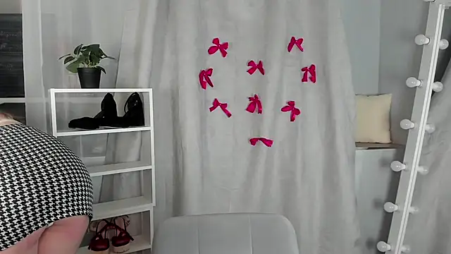 Snapshot of Rebecca_Kelly chatting on February 3, 6:28 pm Rebecca Kelly online show from February 3, 6:28 pm