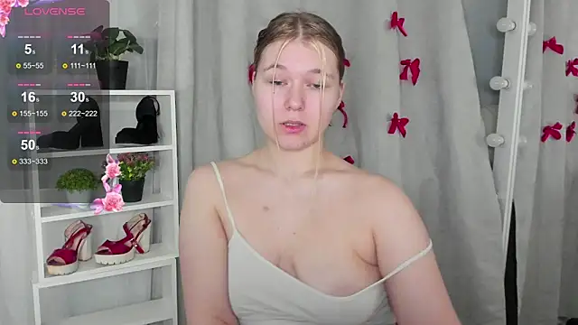 Snapshot of Rebecca_Kelly chatting on February 9, 6:37 pm Rebecca Kelly online show from February 9, 6:37 pm