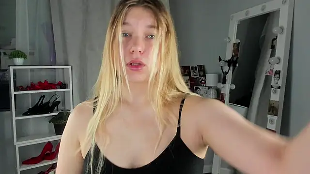 Snapshot of Rebecca_Kelly chatting on September 24, 2:04 am Rebecca Kelly online show from September 24, 2:04 am