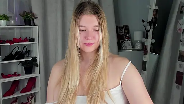 Snapshot of Rebecca_Kelly chatting on October 18, 2:14 am Rebecca Kelly online show from October 18, 2:14 am