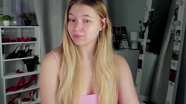 Snapshot of Rebecca_Kelly chatting on October 22, 2:01 am Rebecca Kelly online show from October 22, 2:01 am