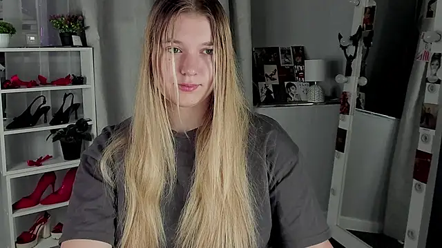 Snapshot of Rebecca_Kelly chatting on November 4, 2:10 am Rebecca Kelly online show from November 4, 2:10 am