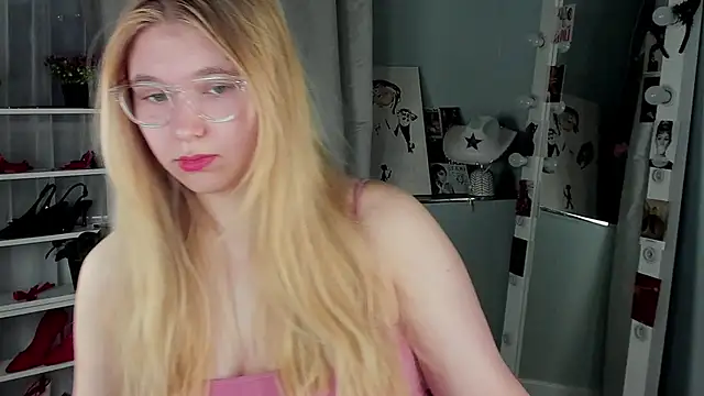 Snapshot of Rebecca_Kelly chatting on November 20, 2:34 am Rebecca Kelly online show from November 20, 2:34 am