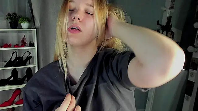 Snapshot of Rebecca_Kelly chatting on December 20, 2:40 am Rebecca Kelly online show from December 20, 2:40 am