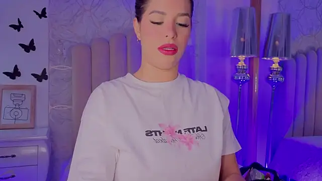 Iara Smith1 online show from June 15, 1:13 pm