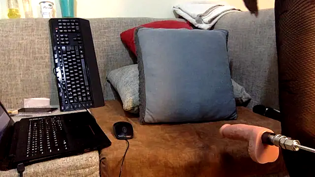 creamyjuices01 online show from March 8, 12:41 am