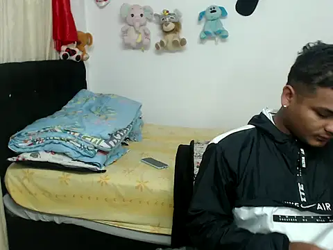 Snapshot of Boycuriousxxx chatting on March 18, 10:46 am Boycuriousxxx online show from March 18, 10:46 am