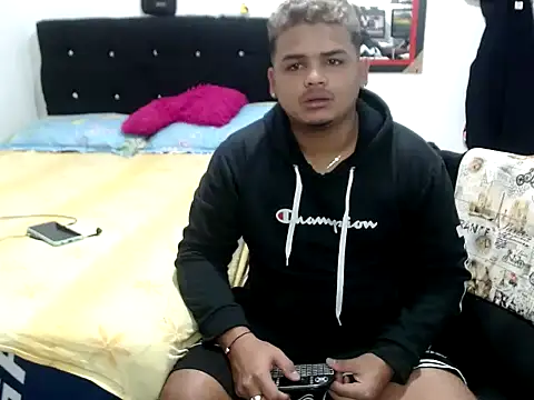 Snapshot of Boycuriousxxx chatting on September 17, 11:34 am Boycuriousxxx online show from September 17, 11:34 am