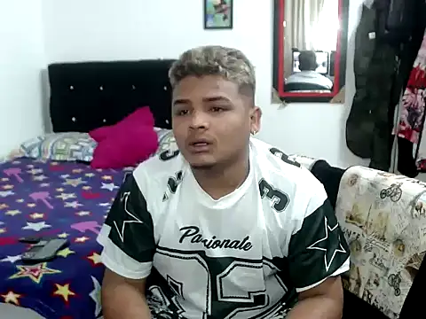 Snapshot of Boycuriousxxx chatting on September 24, 11:24 am Boycuriousxxx online show from September 24, 11:24 am