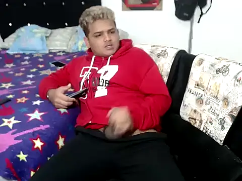 Snapshot of Boycuriousxxx chatting on October 14, 12:06 pm Boycuriousxxx online show from October 14, 12:06 pm