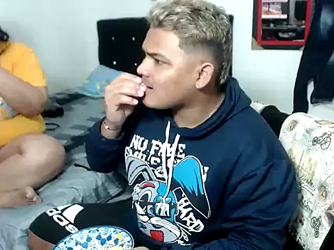 Snapshot of Boycuriousxxx chatting on October 22, 11:10 am Boycuriousxxx online show from October 22, 11:10 am