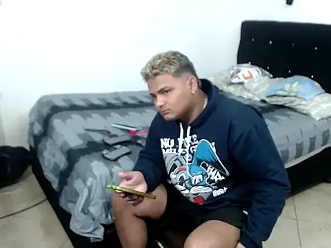 Snapshot of Boycuriousxxx chatting on October 24, 11:28 am Boycuriousxxx online show from October 24, 11:28 am