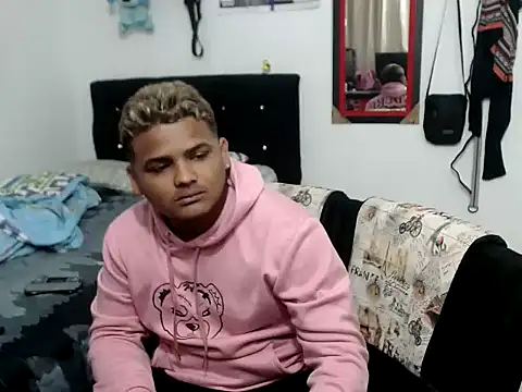 Snapshot of Boycuriousxxx chatting on November 7, 1:55 pm Boycuriousxxx online show from November 7, 1:55 pm