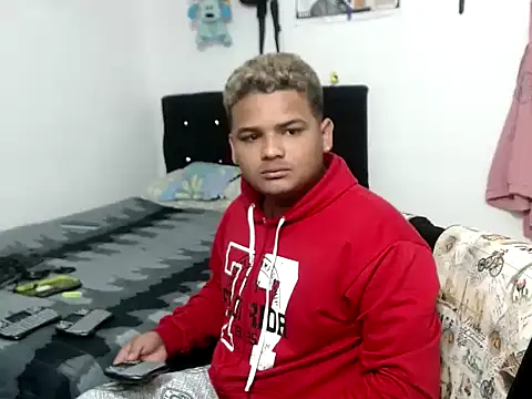 Snapshot of Boycuriousxxx chatting on November 13, 10:25 am Boycuriousxxx online show from November 13, 10:25 am