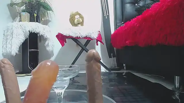 marilyn jon3s online show from December 21, 10:44 am