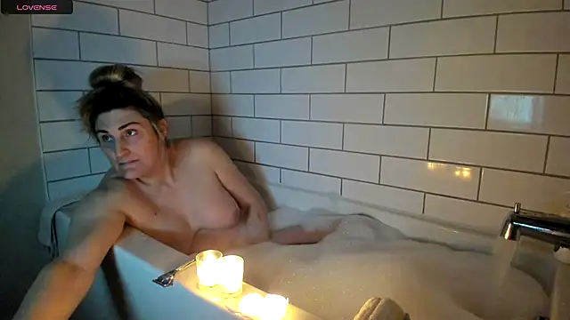 ImLeanneLawson online show from February 24, 11:41 pm