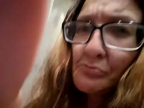 Snapshot of ILUV2TUCHMYKITTY chatting on September 15, 1:33 pm ILUV2TUCHMYKITTY online show from September 15, 1:33 pm