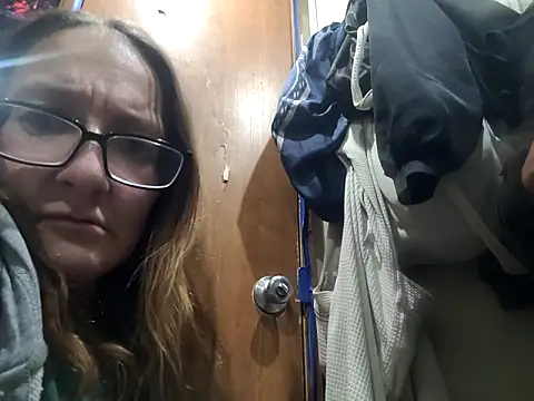 Snapshot of ILUV2TUCHMYKITTY chatting on October 31, 11:11 am ILUV2TUCHMYKITTY online show from October 31, 11:11 am