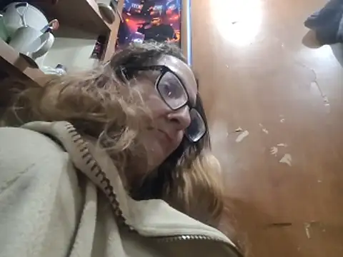 Snapshot of ILUV2TUCHMYKITTY chatting on November 17, 11:38 am ILUV2TUCHMYKITTY online show from November 17, 11:38 am