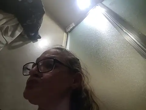 Snapshot of ILUV2TUCHMYKITTY chatting on November 24, 12:38 pm ILUV2TUCHMYKITTY online show from November 24, 12:38 pm