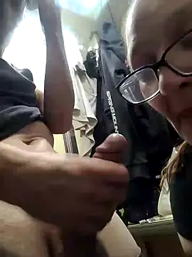 Snapshot of ILUV2TUCHMYKITTY chatting on November 30, 2:54 pm ILUV2TUCHMYKITTY online show from November 30, 2:54 pm