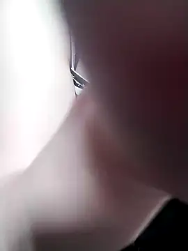 Snapshot of ngoclothingoc9en chatting on March 14, 2:53 am ngoclothingoc9en online show from March 14, 2:53 am