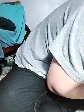 Snapshot of ngoclothingoc9en chatting on March 16, 7:59 am ngoclothingoc9en online show from March 16, 7:59 am