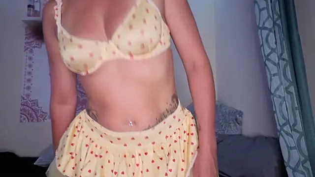 urdesire25 online show from June 4, 5:02 am