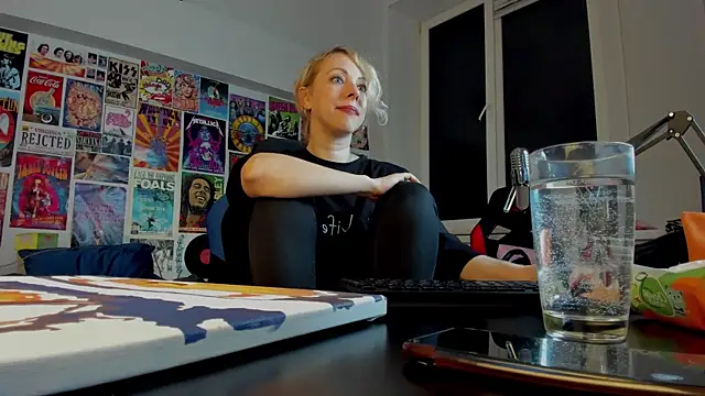 LylithSkye online show from January 4, 2:56 pm