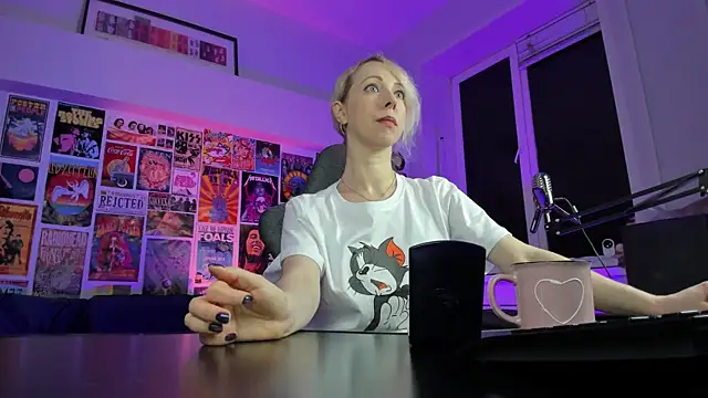 LylithSkye online show from January 9, 8:24 am