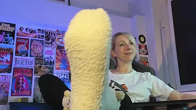 LylithSkye online show from January 16, 4:39 pm