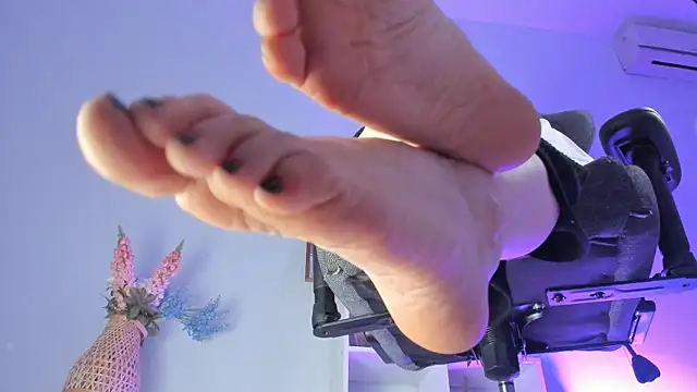 LylithSkye online show from February 16, 4:53 pm