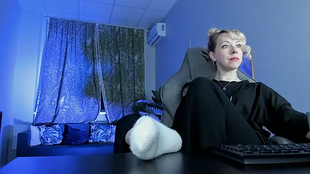 LylithSkye online show from February 21, 11:33 am