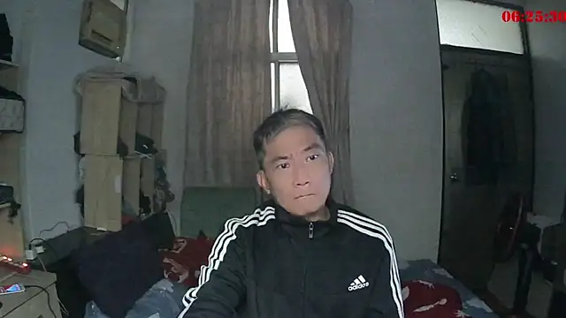 Snapshot of YuHsuant chatting on February 12, 11:20 pm YuHsuant online show from February 12, 11:20 pm