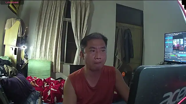 Snapshot of YuHsuant chatting on March 11, 6:41 pm YuHsuant online show from March 11, 6:41 pm